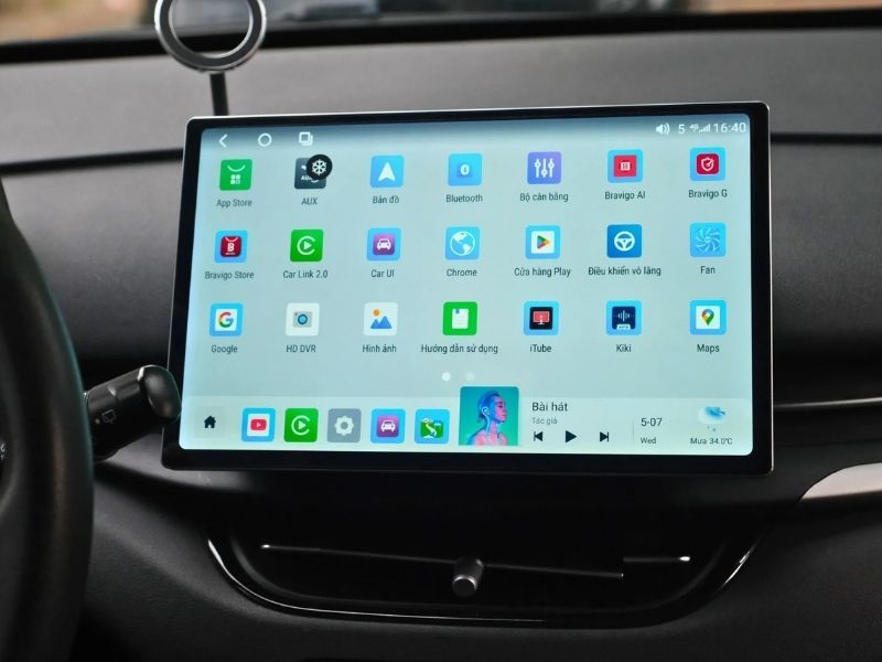 Có nên tự lắp màn hình ô tô không?